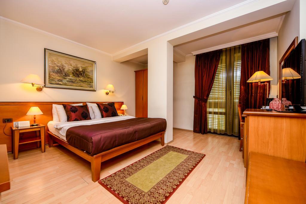 Arber Hotel Tirana Extérieur photo